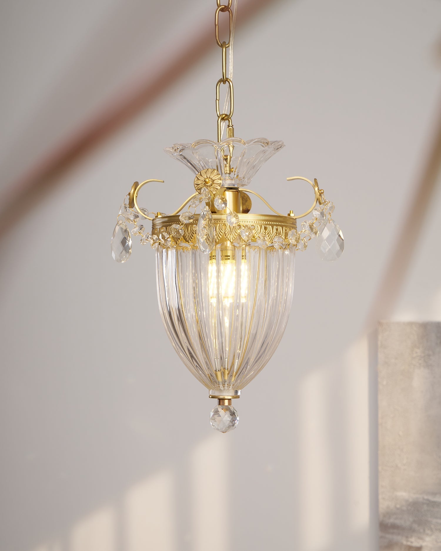 Bagatelle Pendelleuchte – Elegante Hängelampe Mit Kristallakzenten