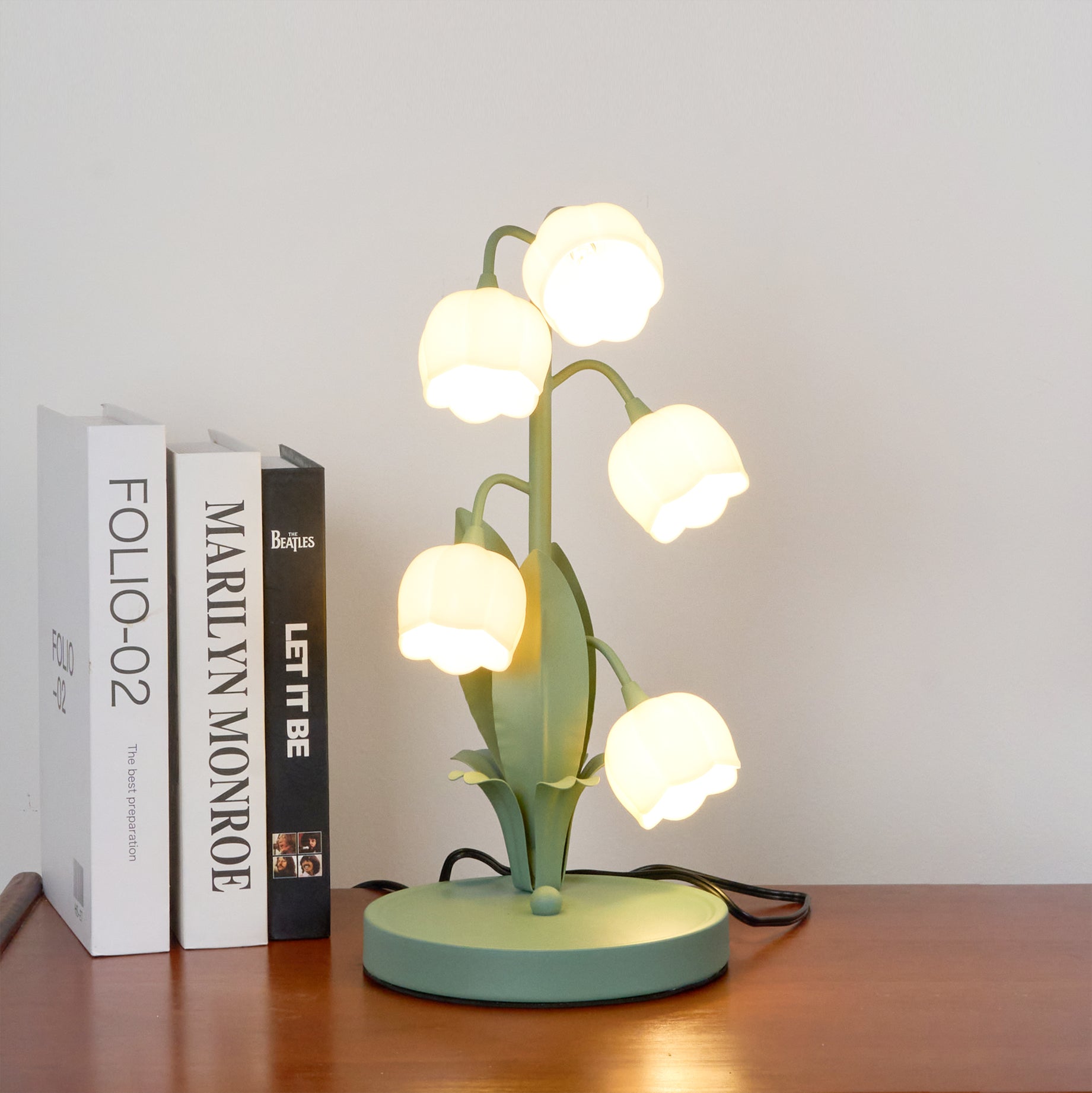 Bell Orchid Tischlampe – Elegantes Design mit Farbakzenten
