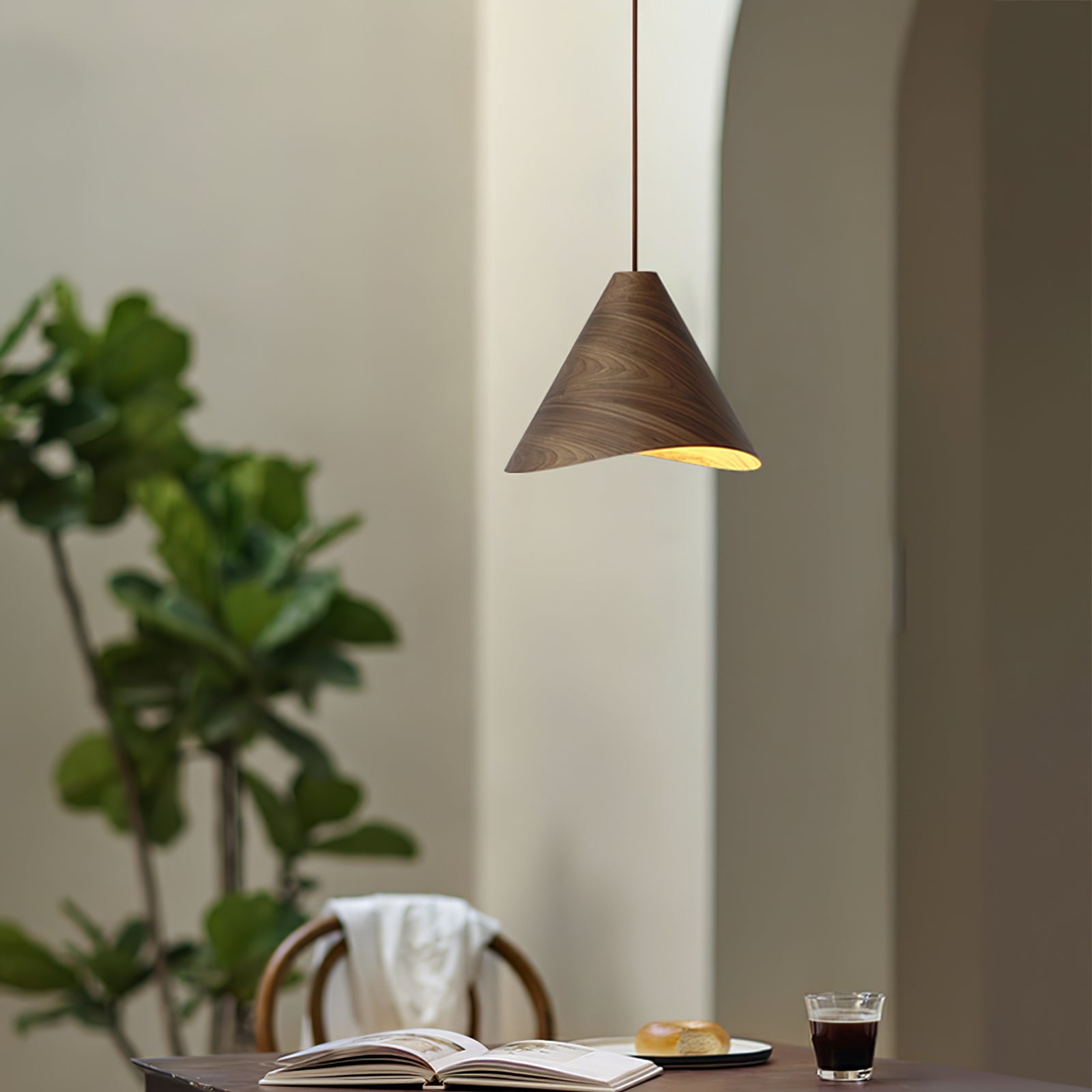 Conica Pendelleuchte aus Holz – Zeitlose Eleganz für Ihr Esszimmer