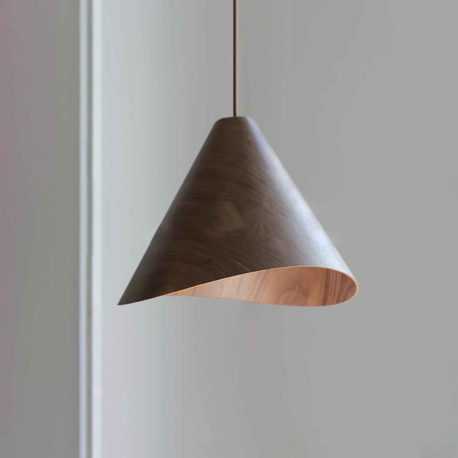 Conica Pendelleuchte aus Holz – Zeitlose Eleganz für Ihr Esszimmer