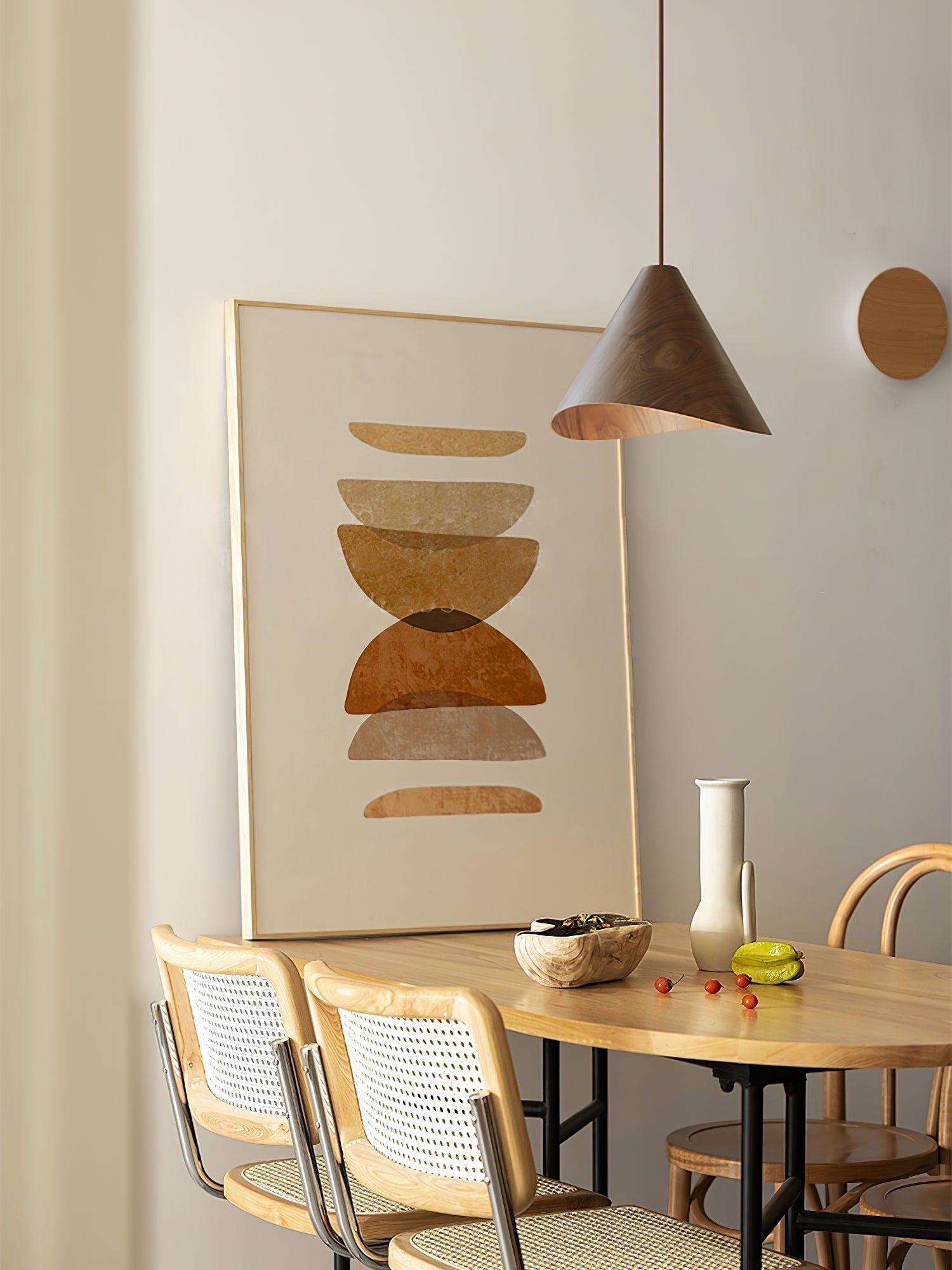 Conica Pendelleuchte aus Holz – Zeitlose Eleganz für Ihr Esszimmer