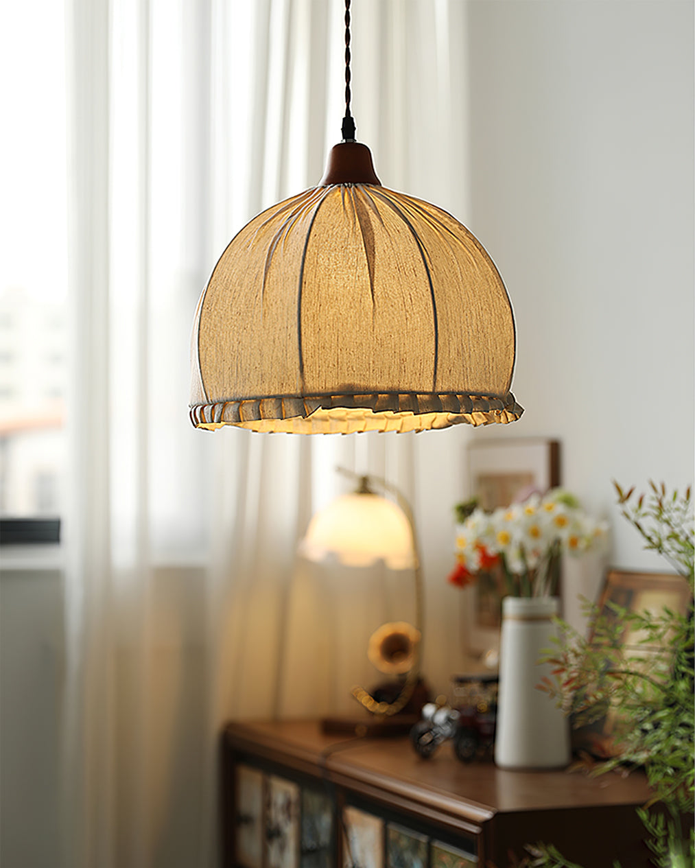Dippa Pendelleuchte aus Holz und Stoff – Elegantes Design für Stilvolle Räume