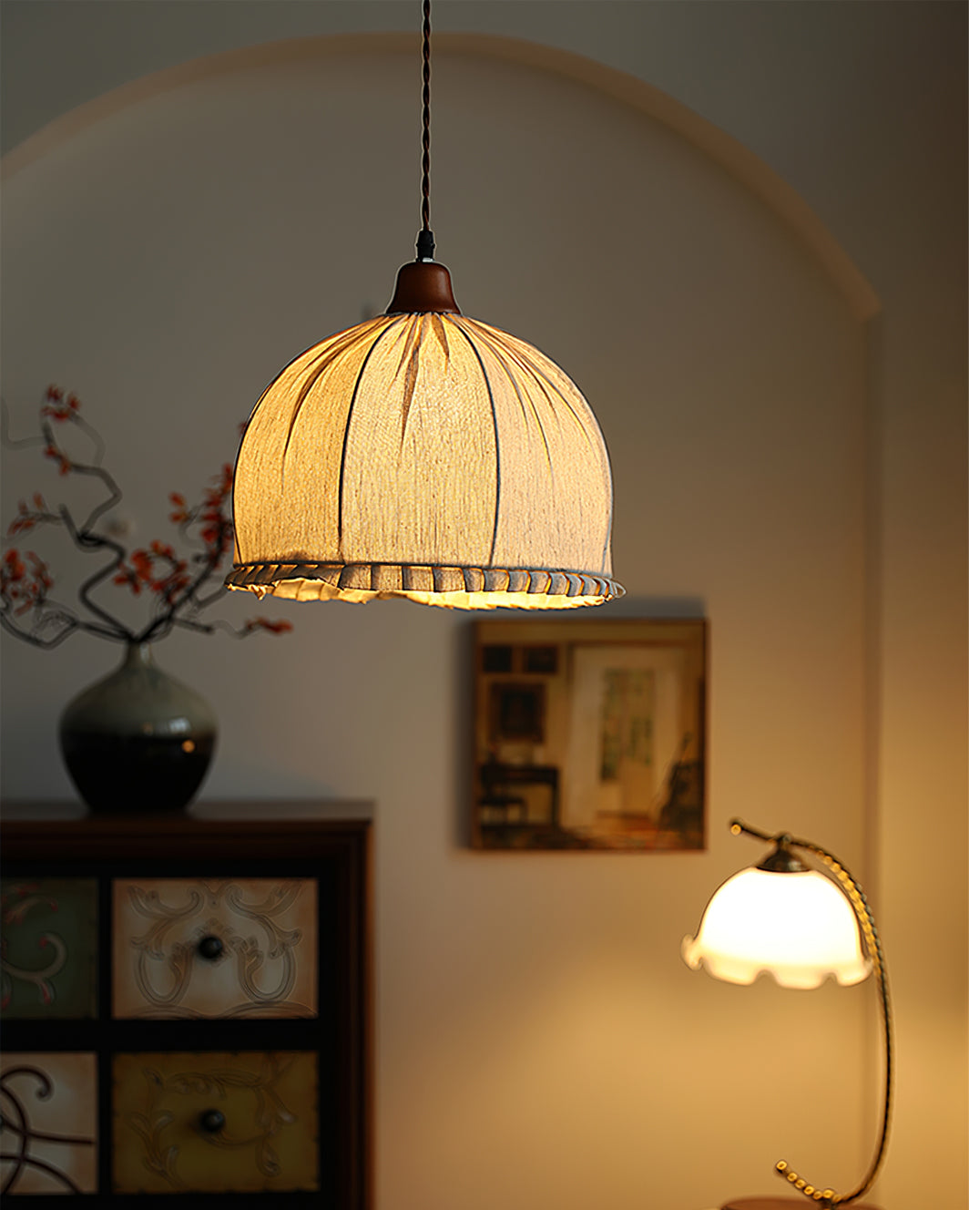 Dippa Pendelleuchte aus Holz und Stoff – Elegantes Design für Stilvolle Räume