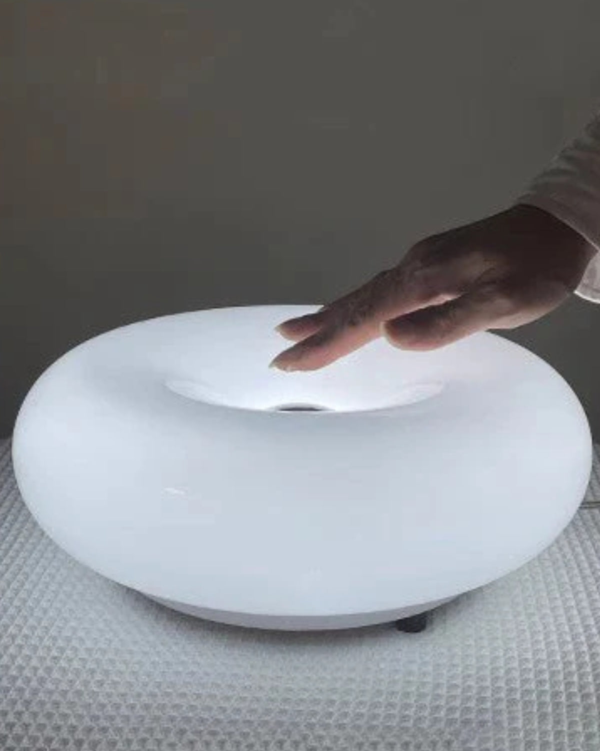Runde Tischlampe Donutform – Sanfter Schein mit Modernem Design