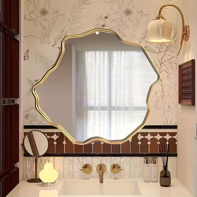 Asymmetrischer Wandspiegel