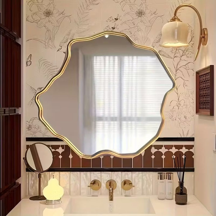 Asymmetrischer Wandspiegel