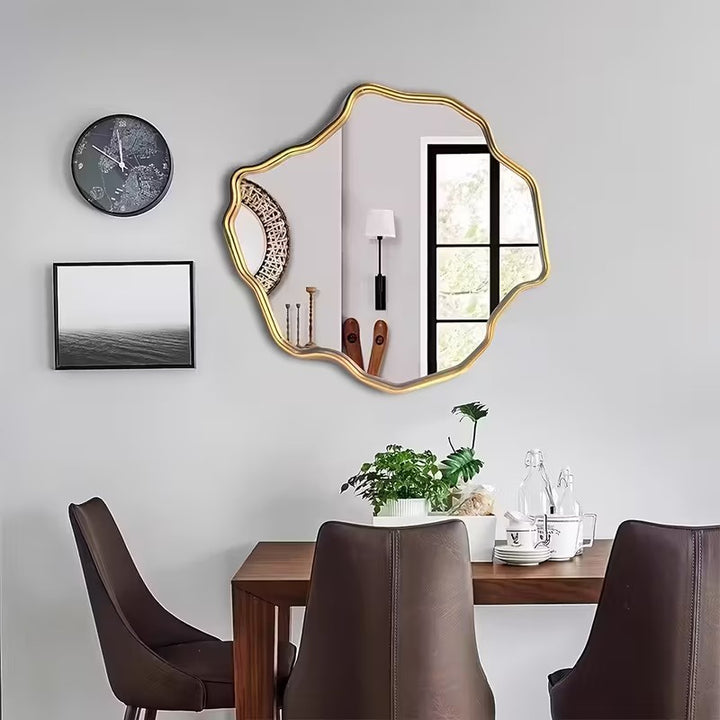 Asymmetrischer Wandspiegel