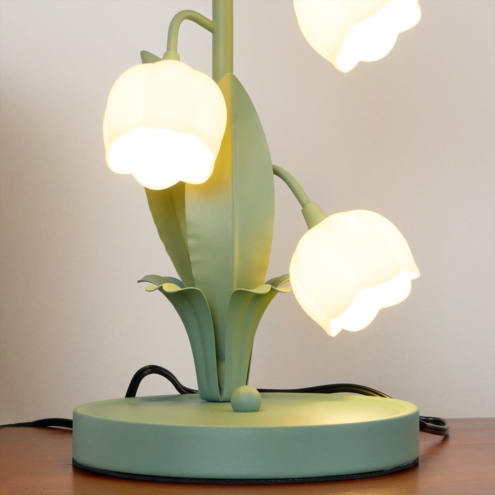 Bell Orchid Tischlampe – Elegantes Design mit Farbakzenten