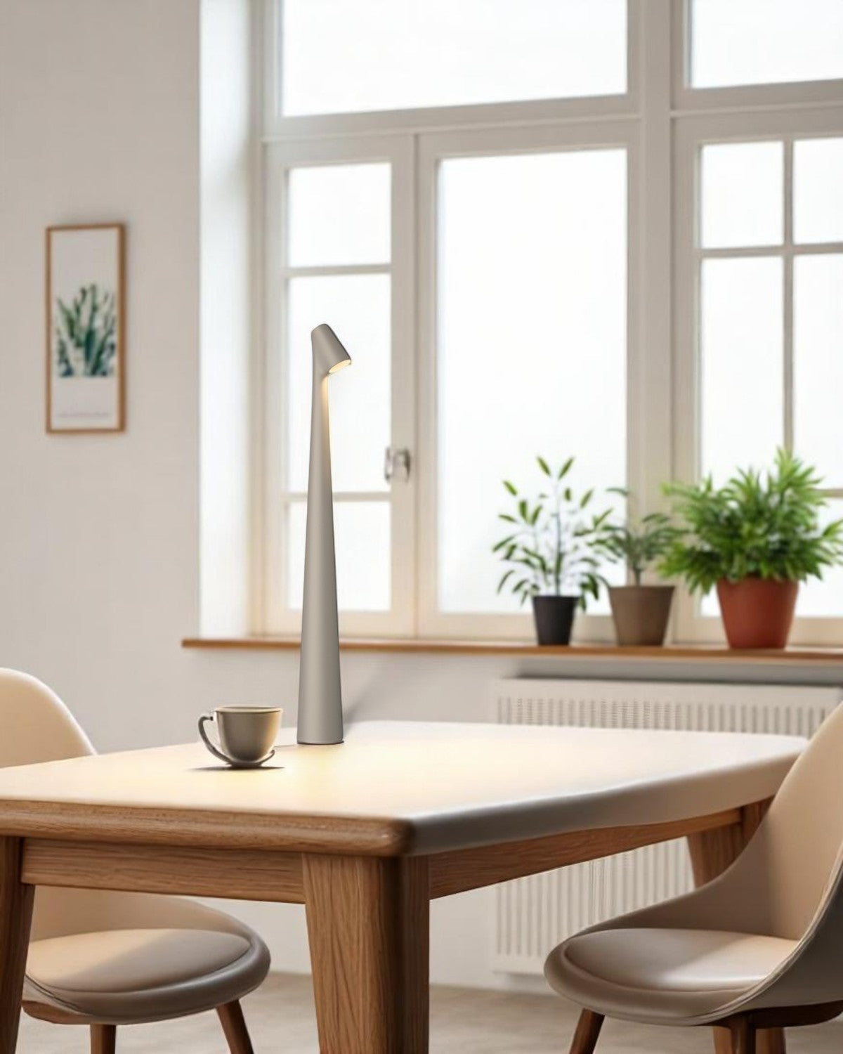 Schlanke Tischlampe Schrägschirm – Gezieltes Licht mit Modernem Akzent