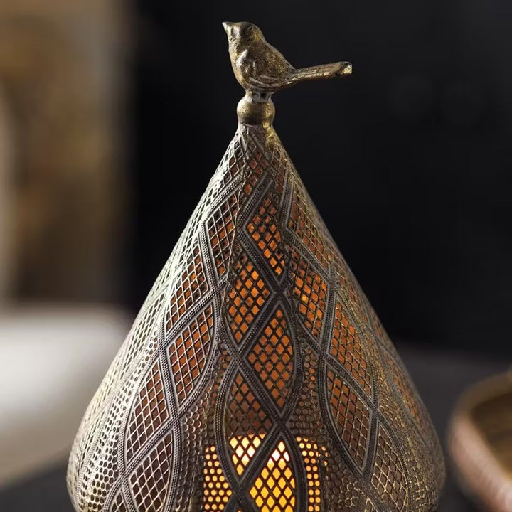 Dekorativer Kerzenhalter mit Abdeckung