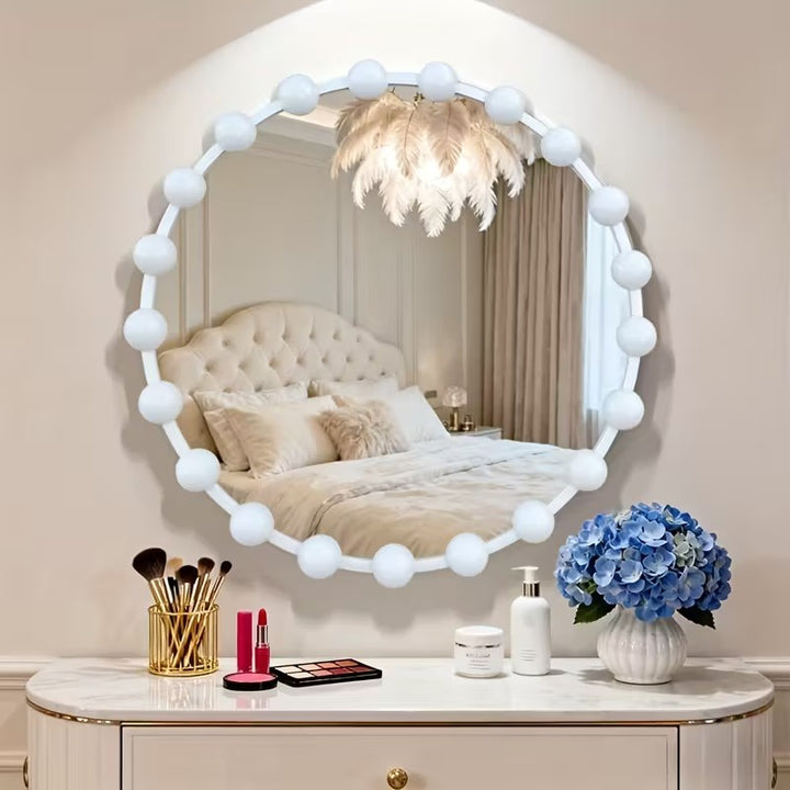 Runder Wandspiegel mit Kugelförmigen Akzenten